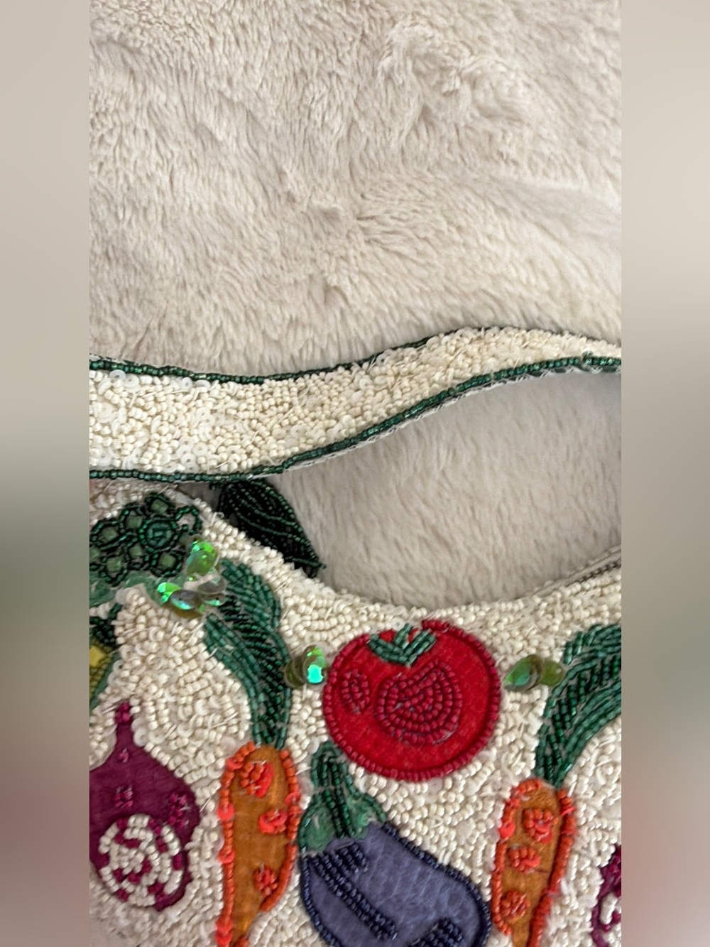 NWT Hand-Beaded Vegetable Motif Shoulder Bag in White tassel, green gingham - Picture 10 of 16